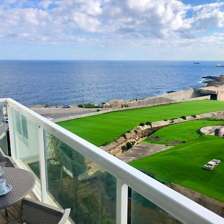 Stylish Seaview Apartment In A Prime Location Sliema Exteriör bild