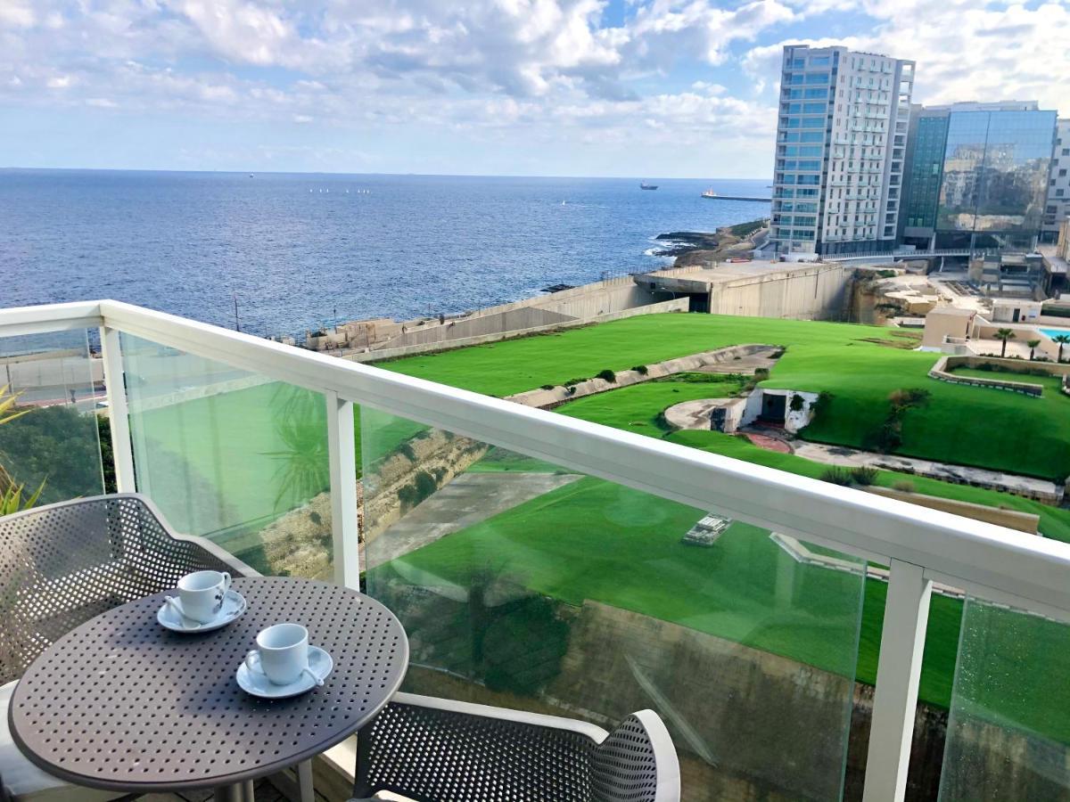 Stylish Seaview Apartment In A Prime Location Sliema Exteriör bild