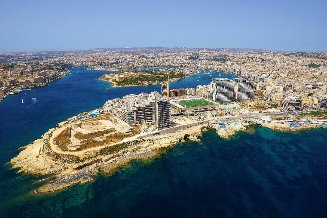 Stylish Seaview Apartment In A Prime Location Sliema Exteriör bild