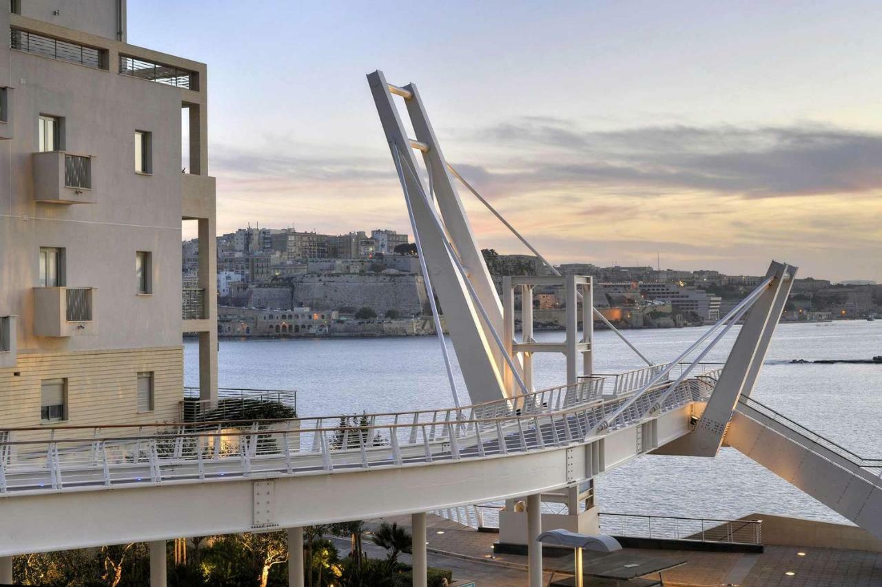 Stylish Seaview Apartment In A Prime Location Sliema Exteriör bild
