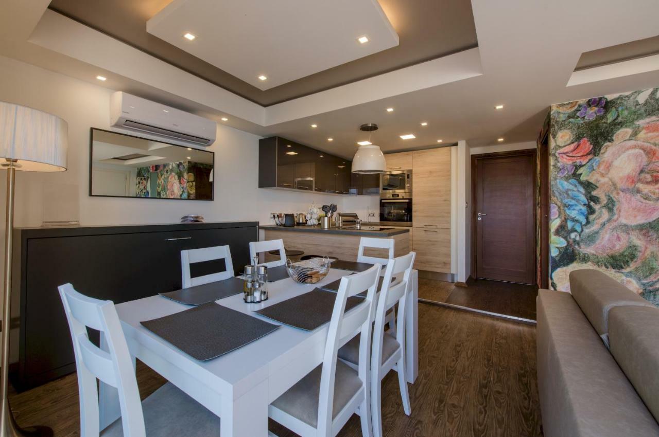 Stylish Seaview Apartment In A Prime Location Sliema Exteriör bild