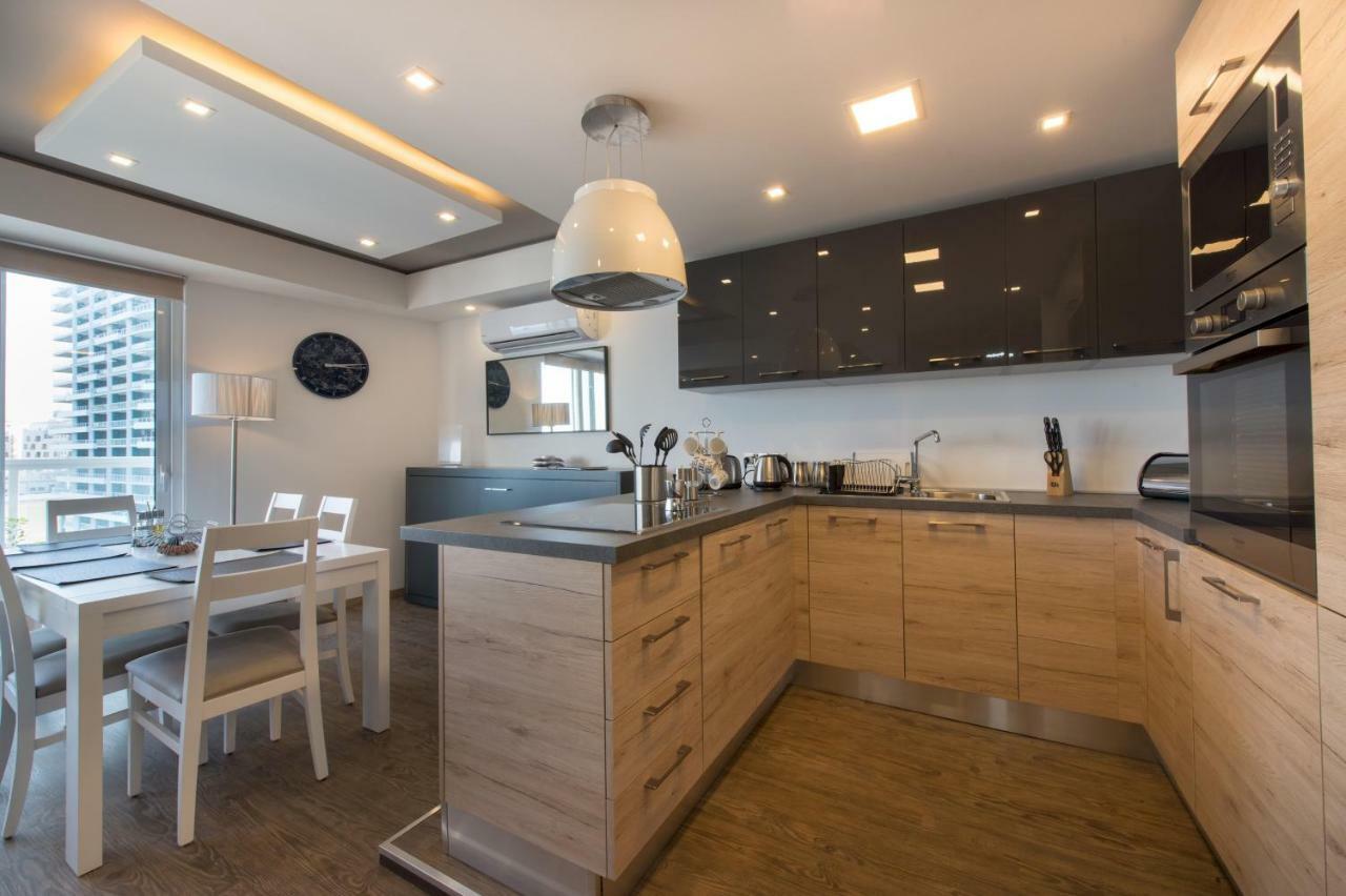 Stylish Seaview Apartment In A Prime Location Sliema Exteriör bild