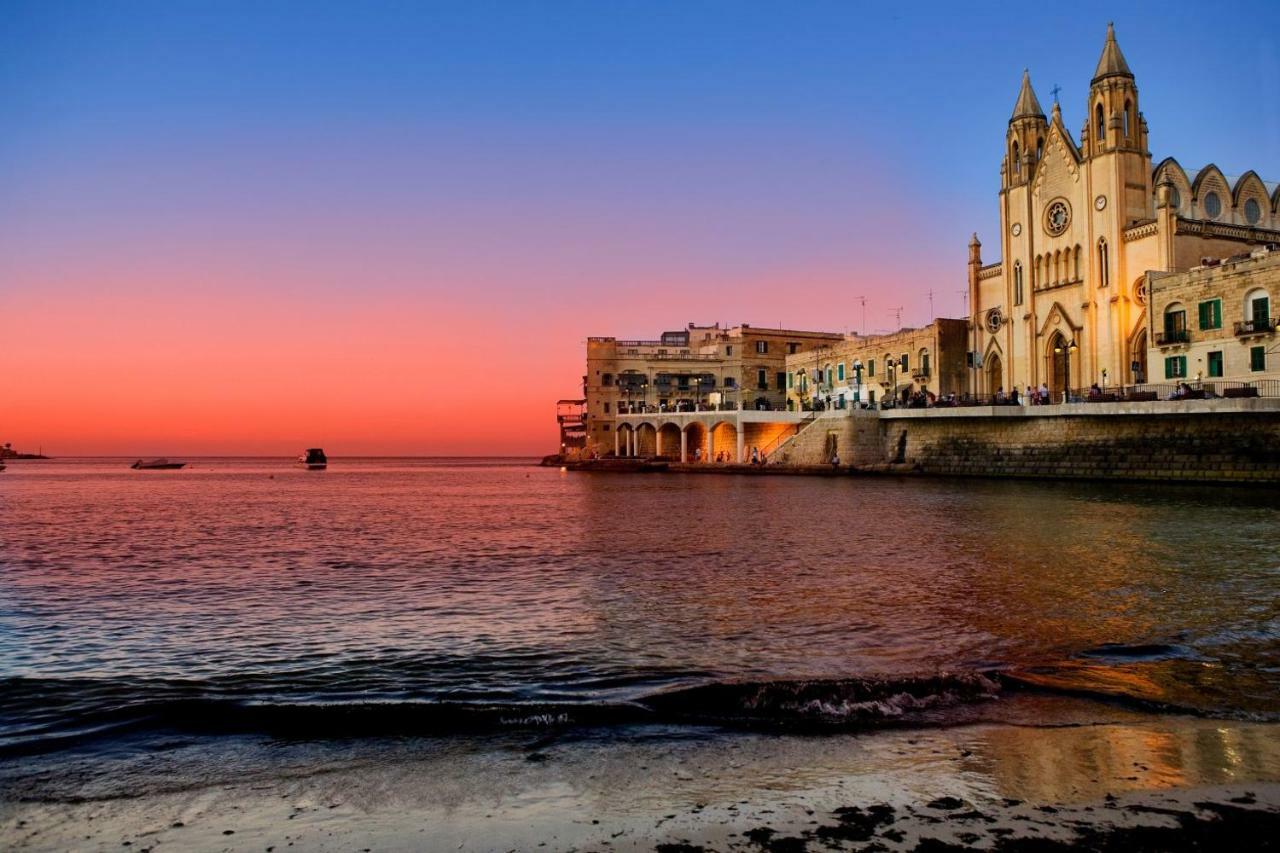 Stylish Seaview Apartment In A Prime Location Sliema Exteriör bild