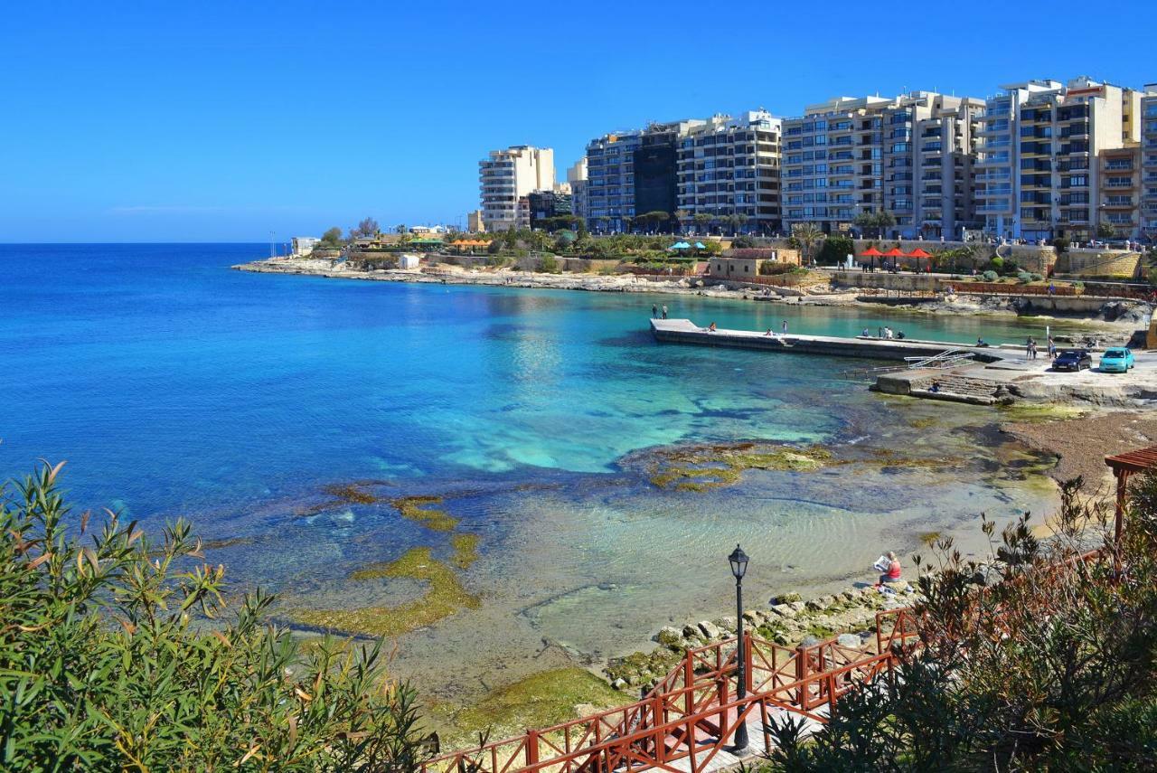 Stylish Seaview Apartment In A Prime Location Sliema Exteriör bild