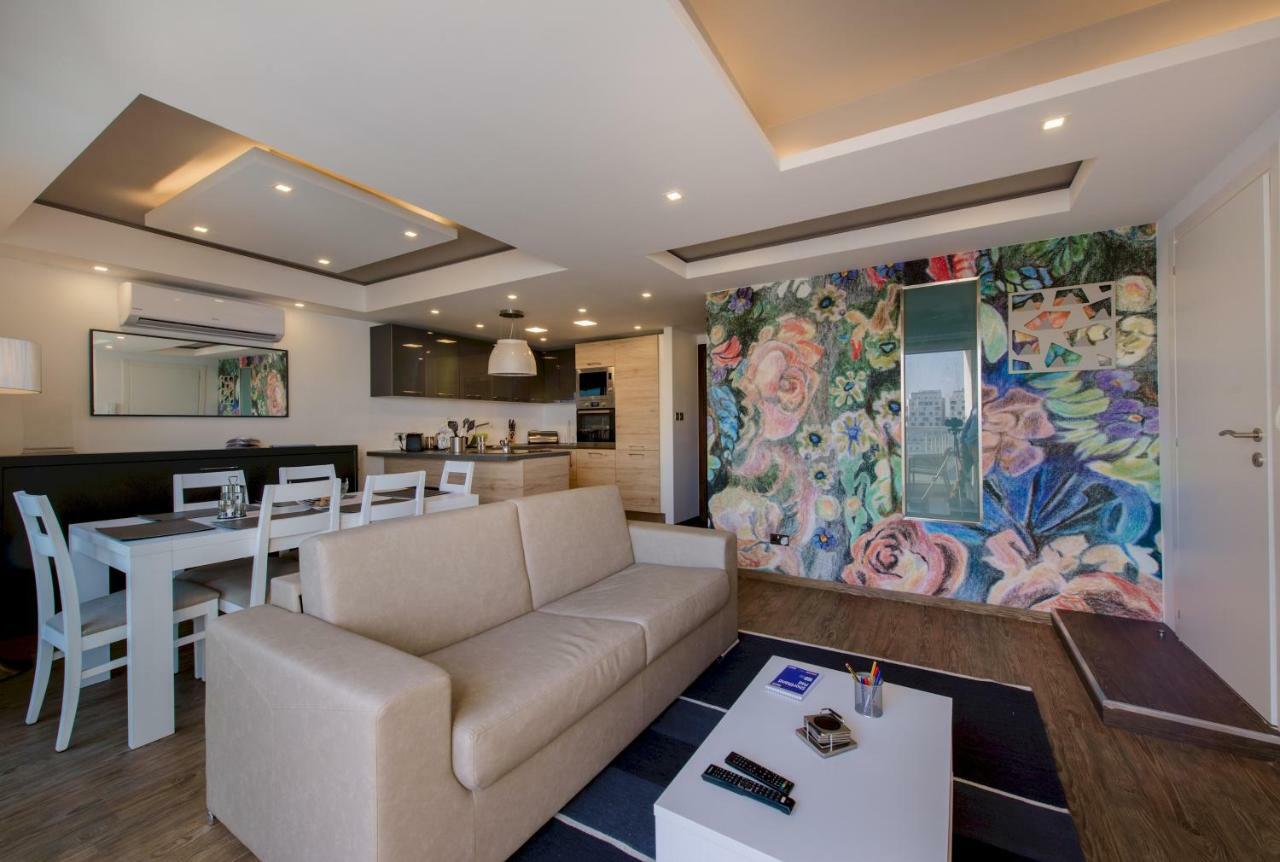 Stylish Seaview Apartment In A Prime Location Sliema Exteriör bild